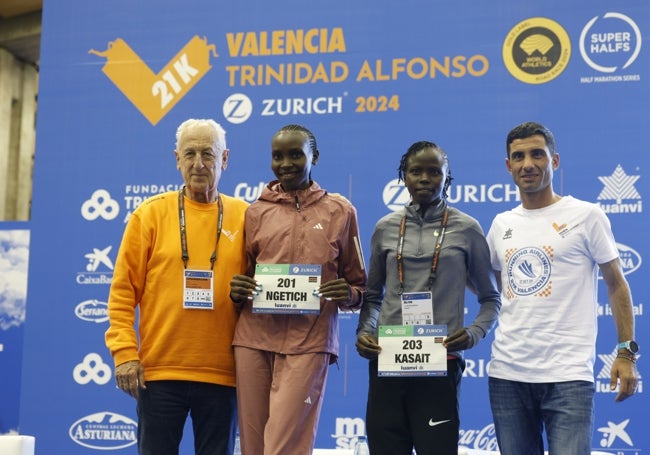 Borao y Marc Roig, junto a dos de las favoritas para ganar el Medio Maratón Valencia.