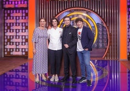 Samantha, Pepe y Jordi, con la actriz Blanca Romero.