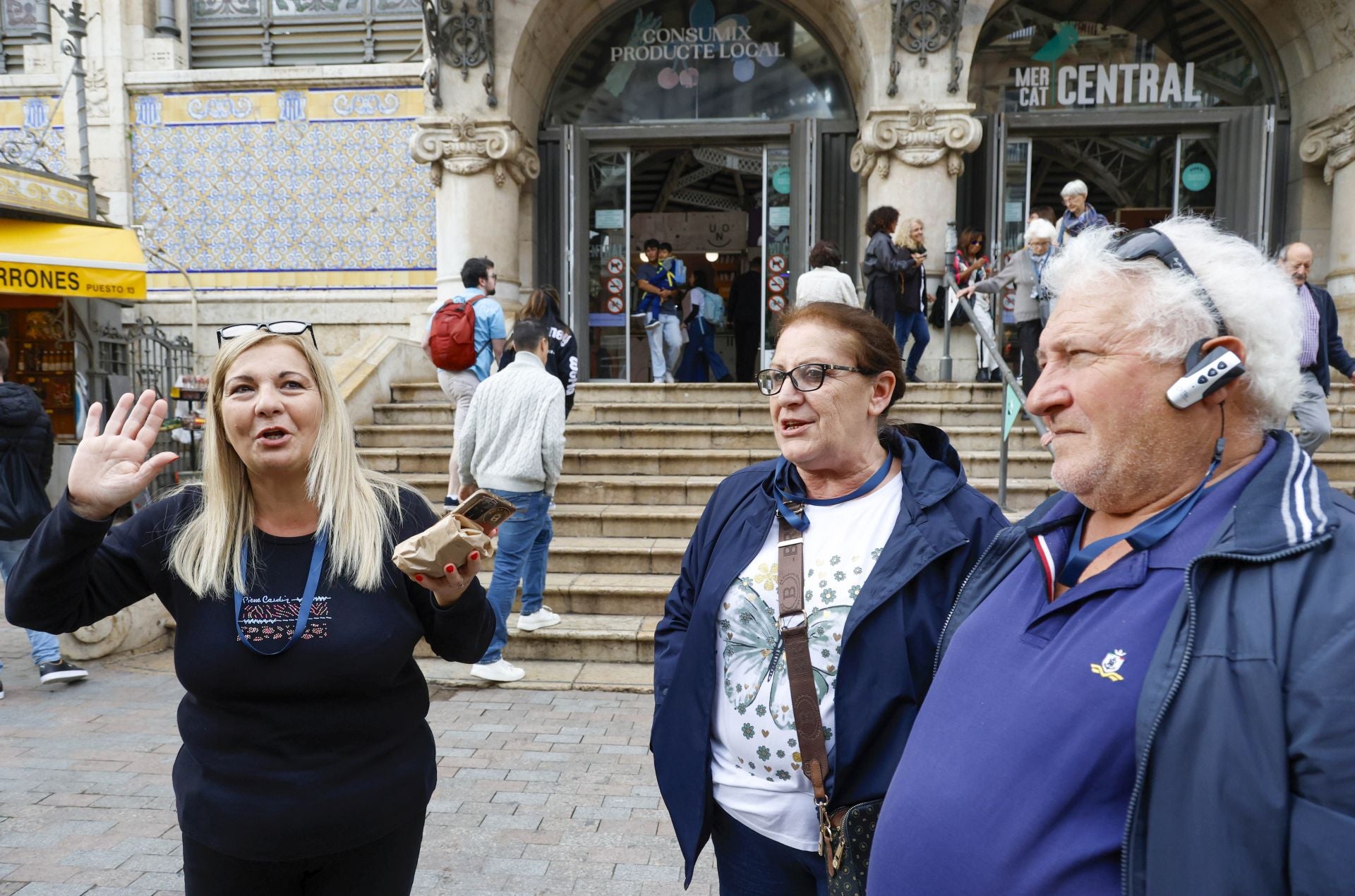 Una avalancha de cruceristas llena de turistas en centro de Valencia