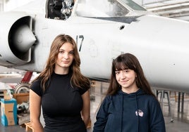 Carmen Serrano y Marina Simón, en las instalaciones de la universidad.