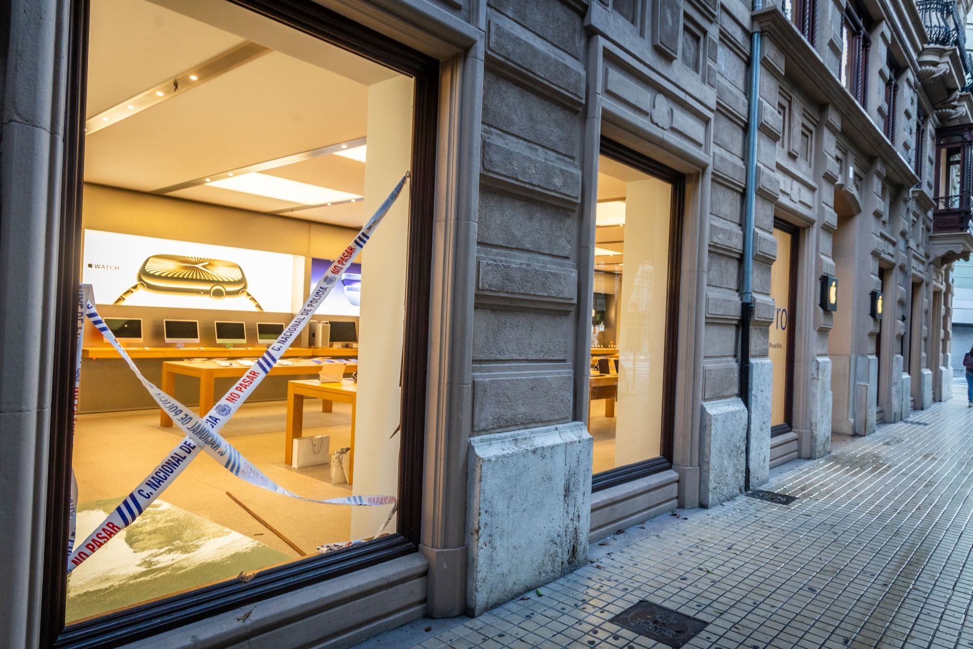 FOTOS | Asaltan la tienda Apple en Valencia