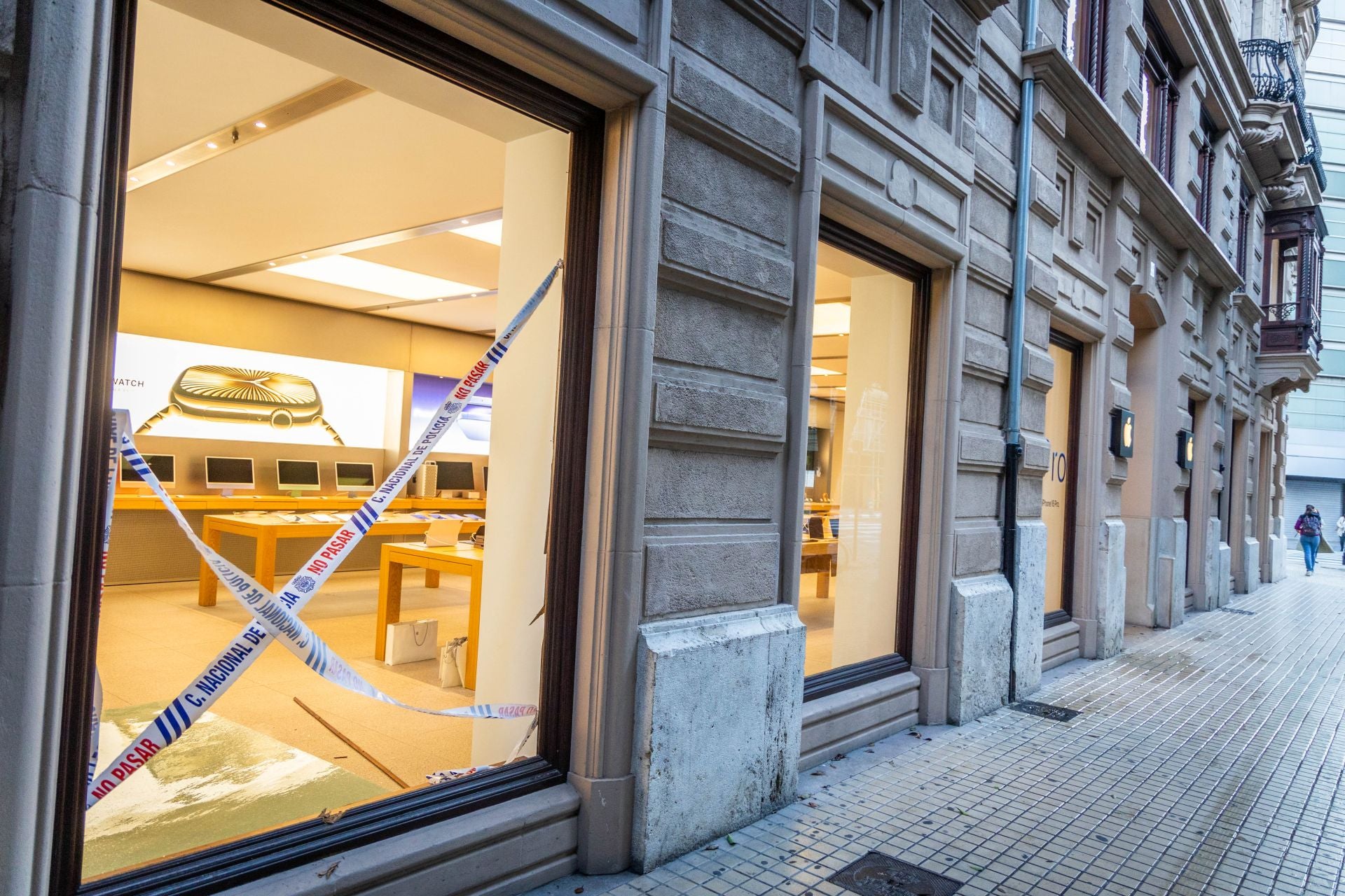 FOTOS | Asaltan la tienda Apple en Valencia