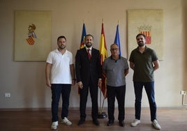 El alcalde, junto a representantes de Sodelia y el polígono.