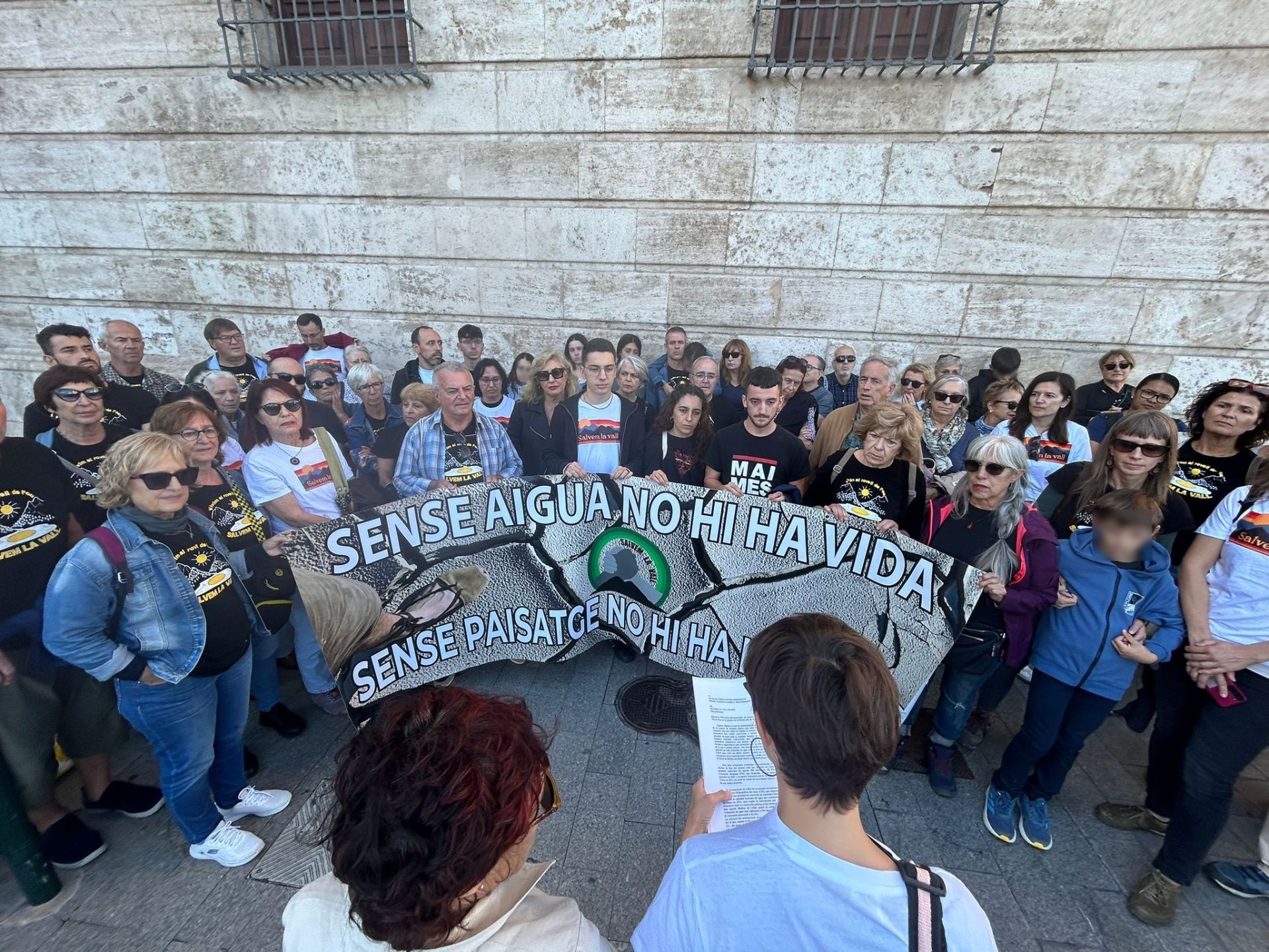 La protesta de la plataforma frente a la Delegación del Gobierno en Valencia.