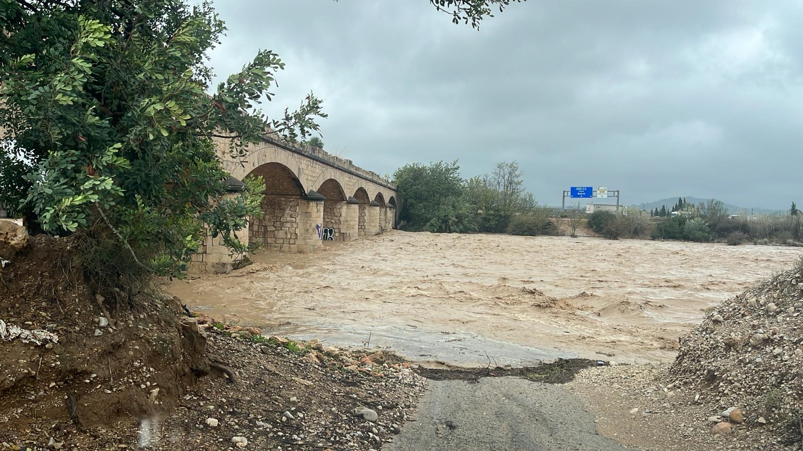 Alerta en el barranco del Poyo: hasta 264 metros cúbicos por segundo y a punto de desbordarse