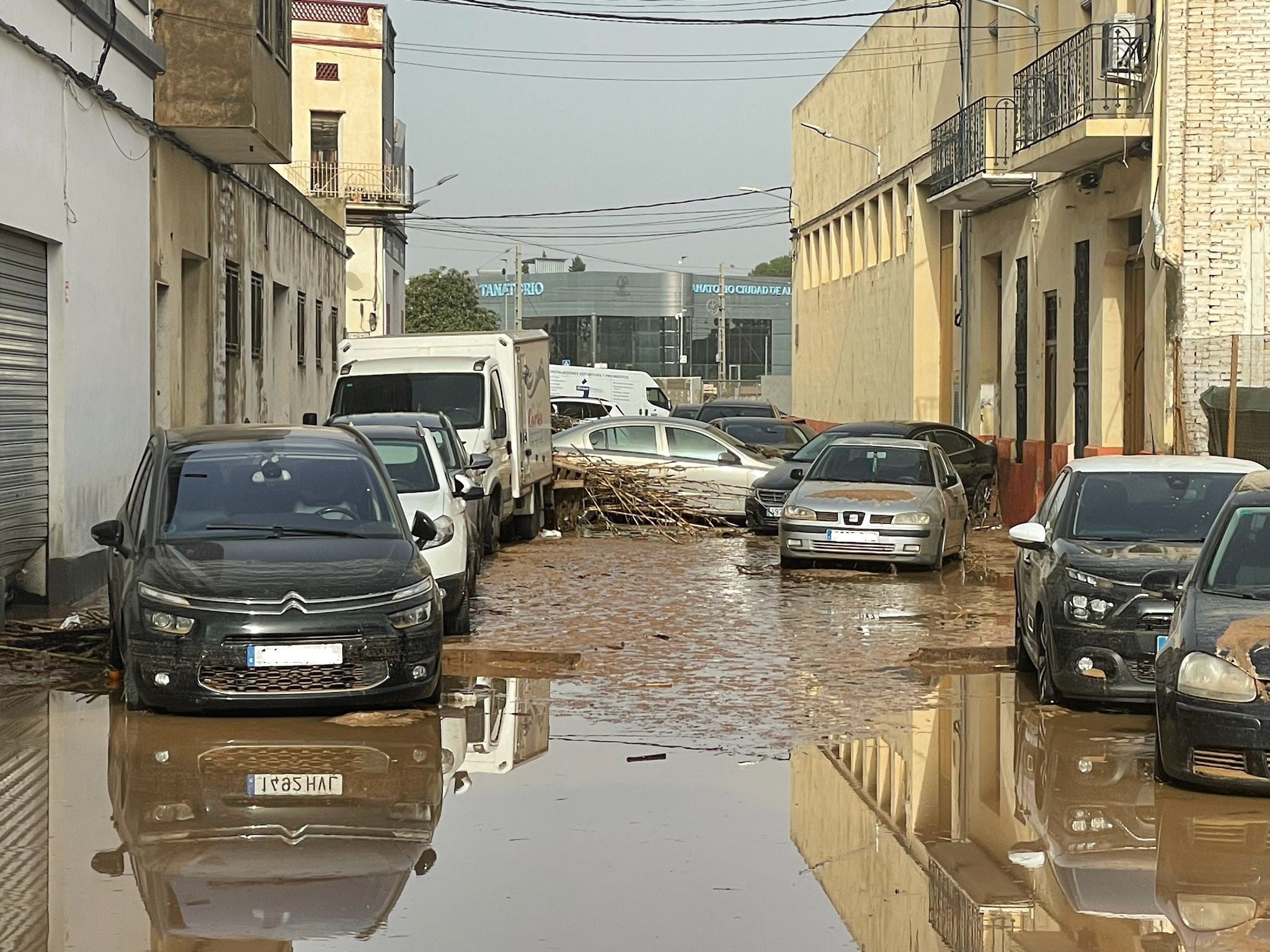 Estado de una de las calles de Algemesí.