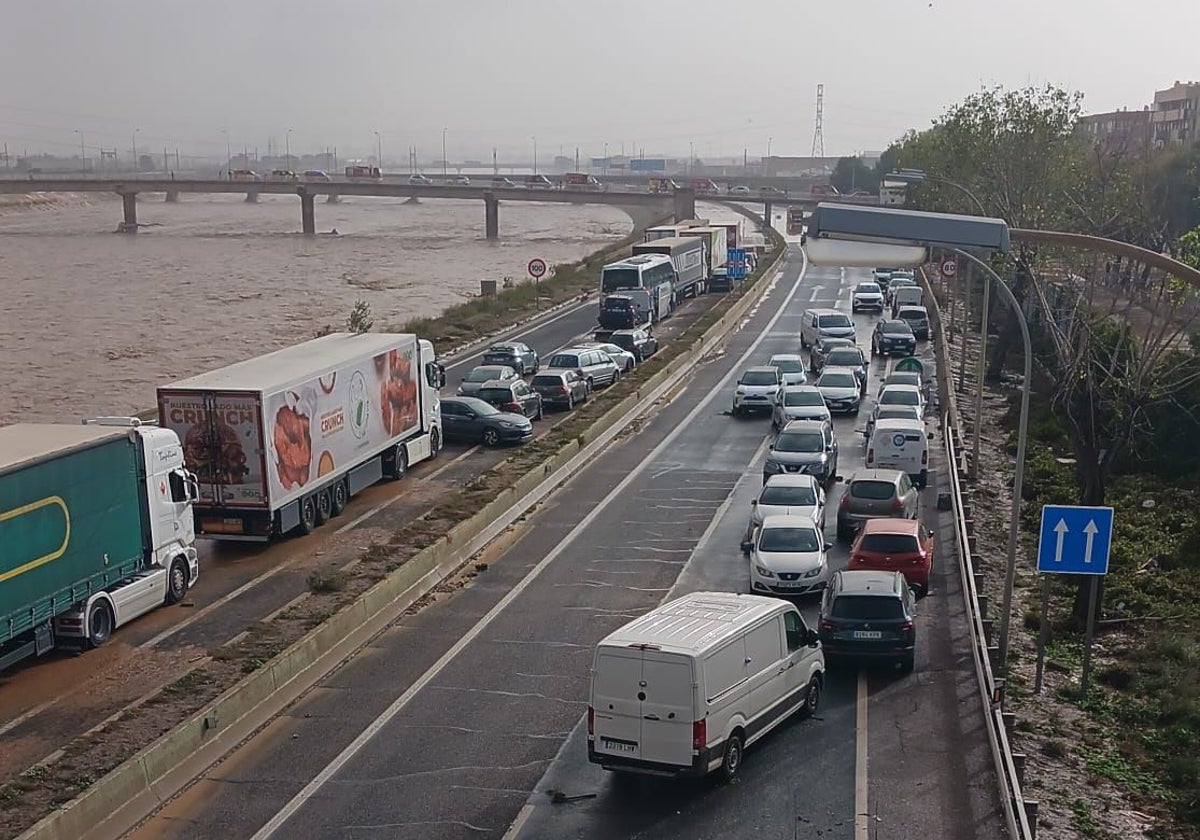 Estado de la V-30, a la altura de la Torre, a media mañana.