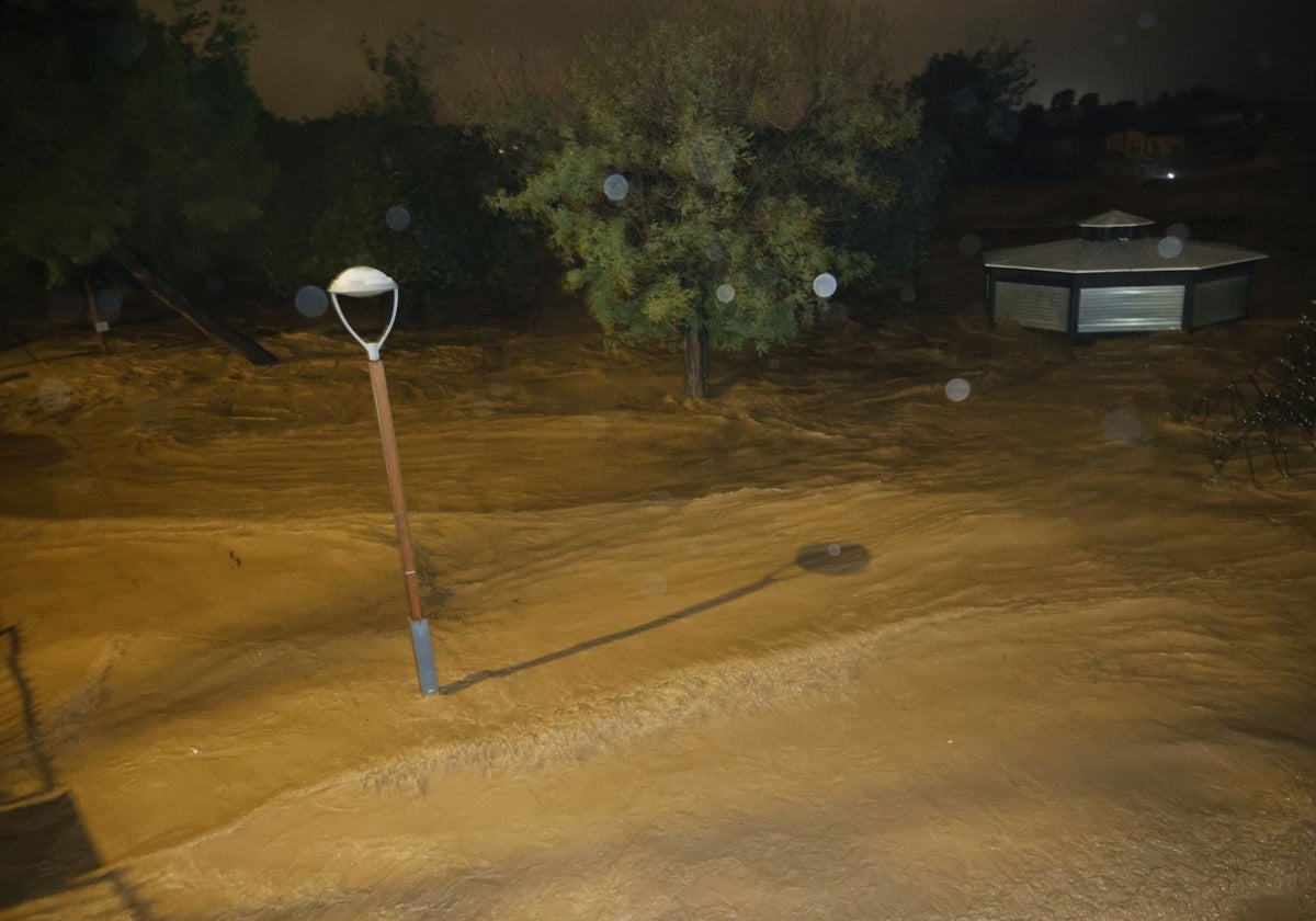 Imagen del temporal durante la noche en Valencia.