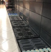 El temor a quedarse sin agua potable provoca compras masivas en los supermercados de Valencia