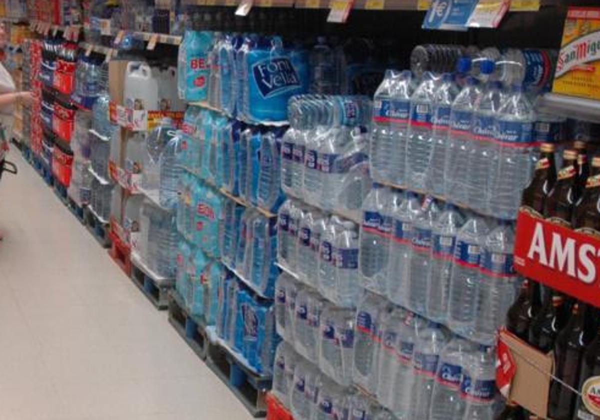 Interior de un supermercado Consum, en una imagen de archivo.