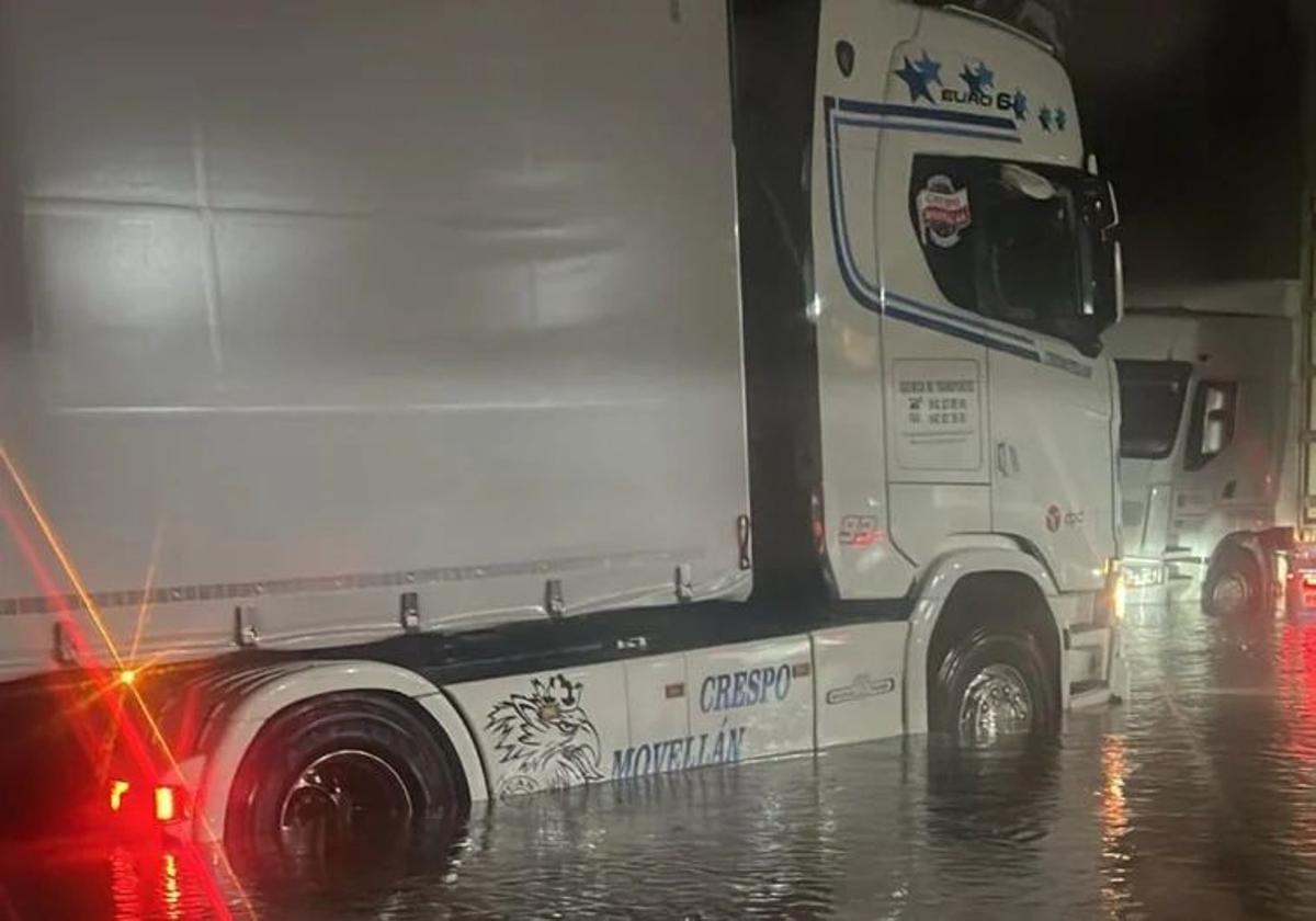 Los trabajadores de los polígonos de Riba-roja, evacuados