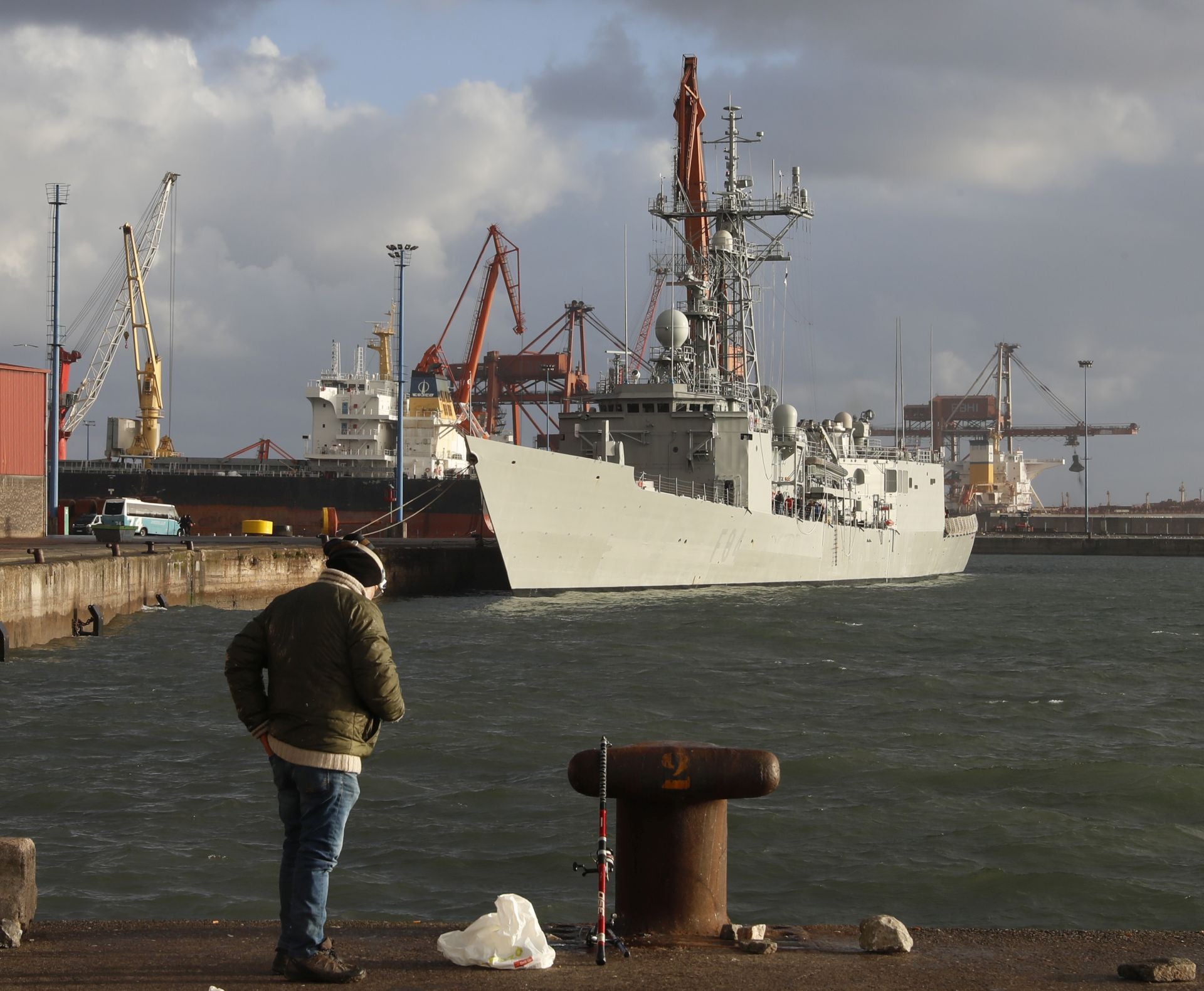 Así es el buque Galicia de la Armada que llega a la DANA de Valencia