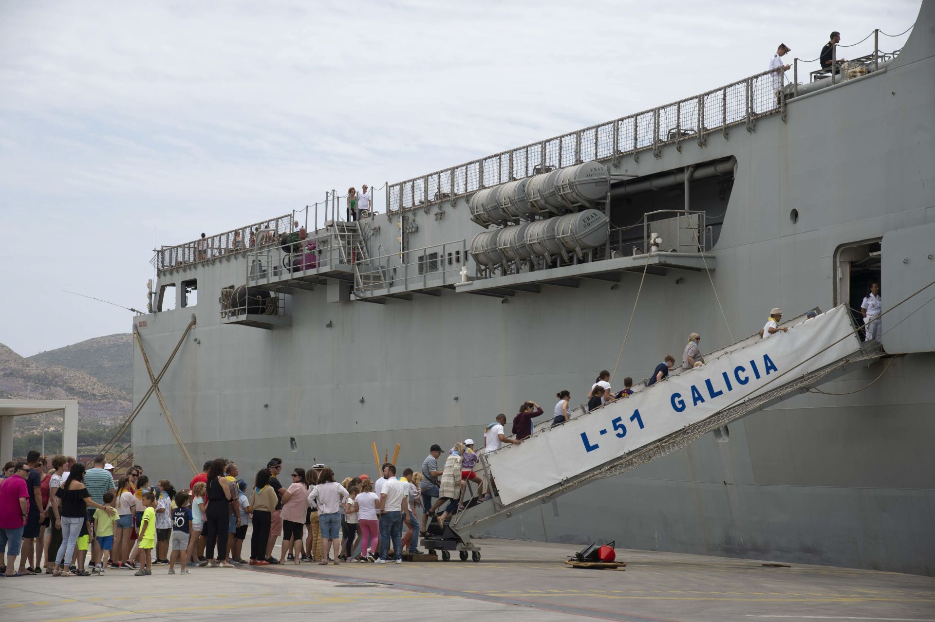 Así es el buque Galicia de la Armada que llega a la DANA de Valencia