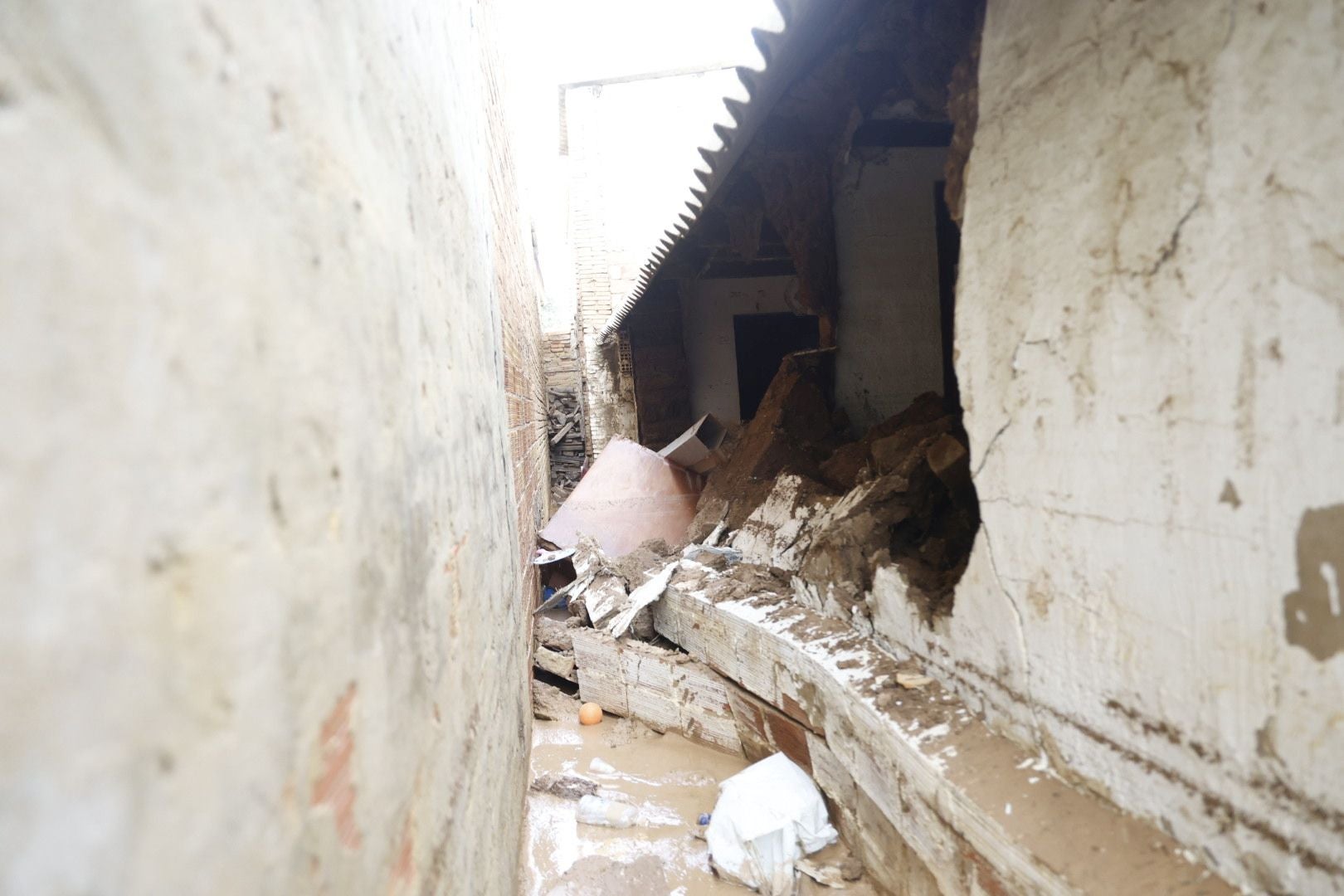 Los rescates continúan entre el barro en los pueblos afectados por la DANA