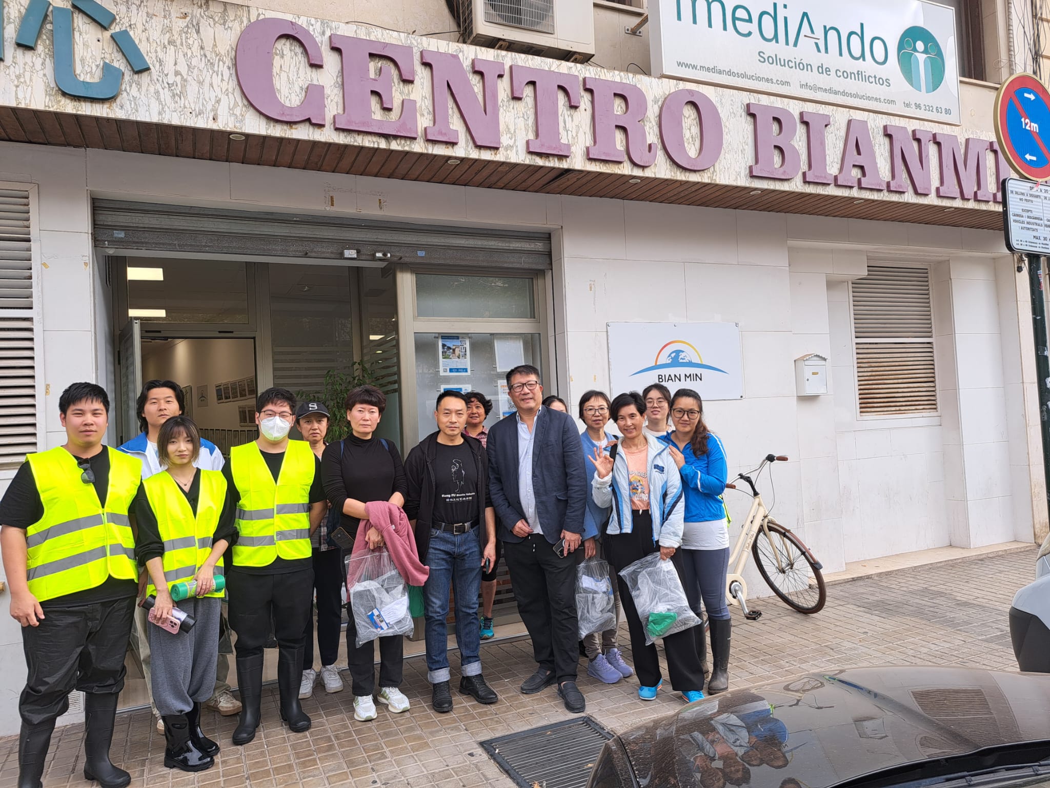 Algunos de los voluntarios de nacionalidad china.