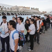 Voluntarios en la Ciudad de las Artes se quedan sin bus: «Buscaremos otras formas de ayudar»