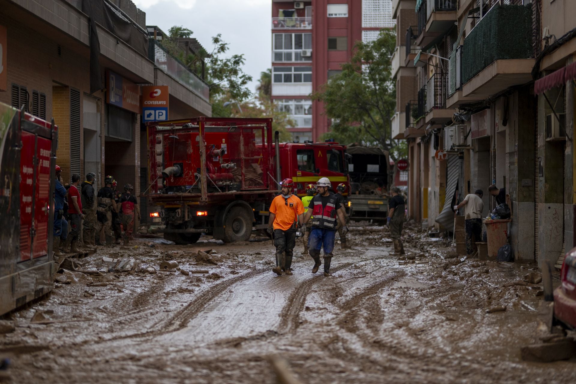 Los trabajos de rescate continúan en los pueblos de Valencia siete días después de la DANA