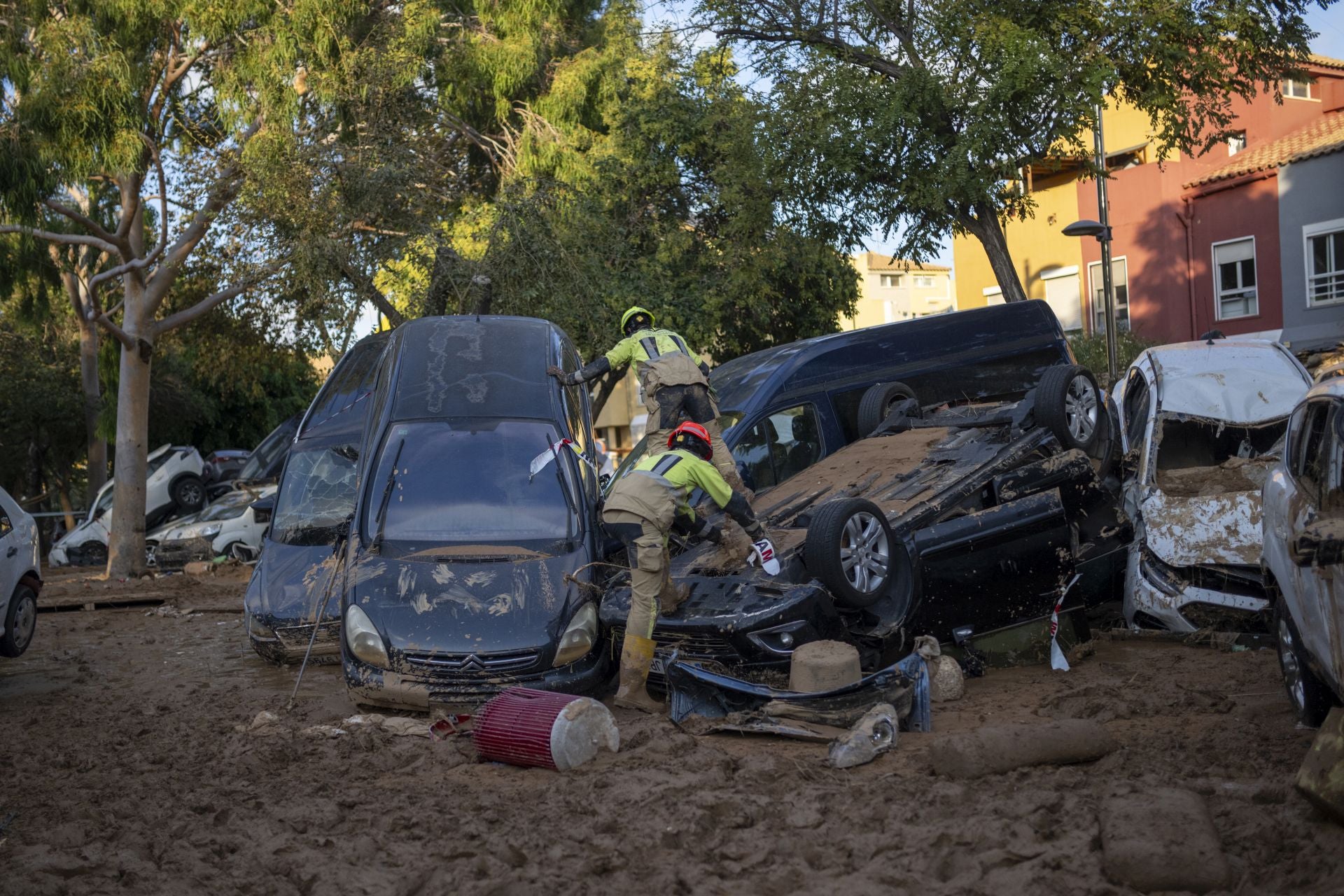 Los trabajos de rescate continúan en los pueblos de Valencia siete días después de la DANA