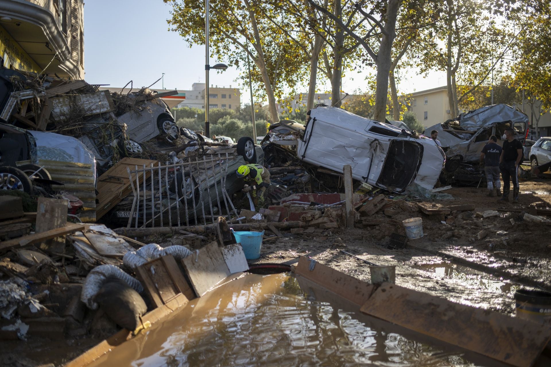 Los trabajos de rescate continúan en los pueblos de Valencia siete días después de la DANA