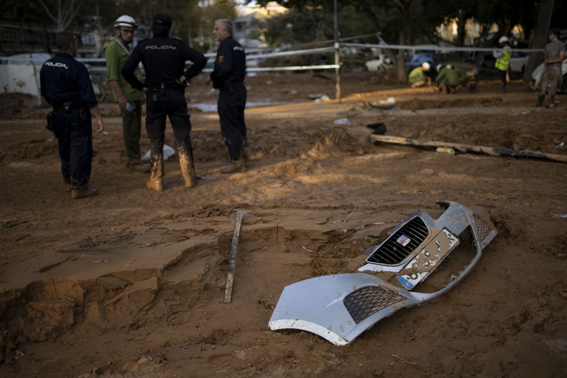 Los trabajos de rescate continúan en los pueblos de Valencia siete días después de la DANA