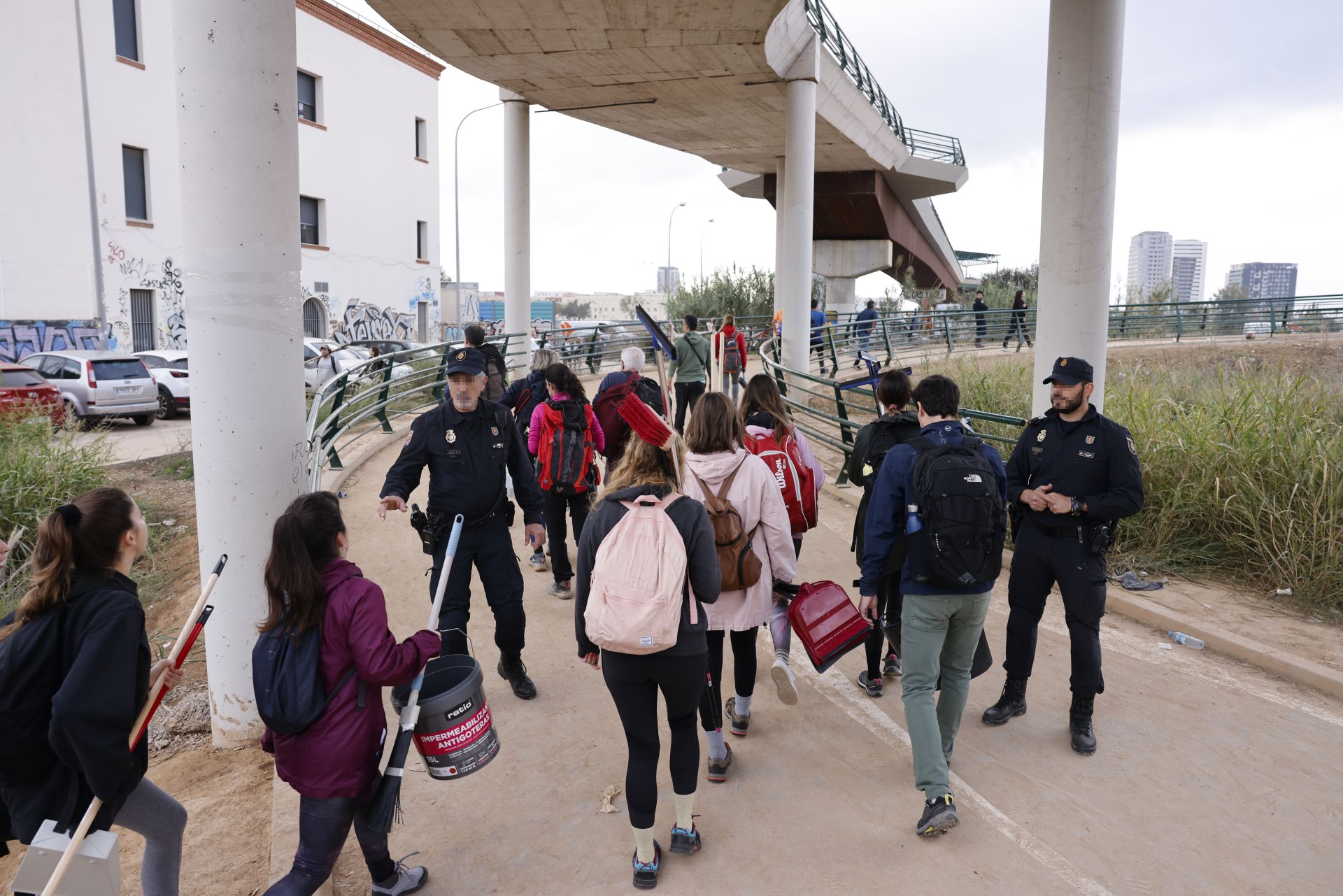 Los trabajos de rescate continúan en los pueblos de Valencia siete días después de la DANA