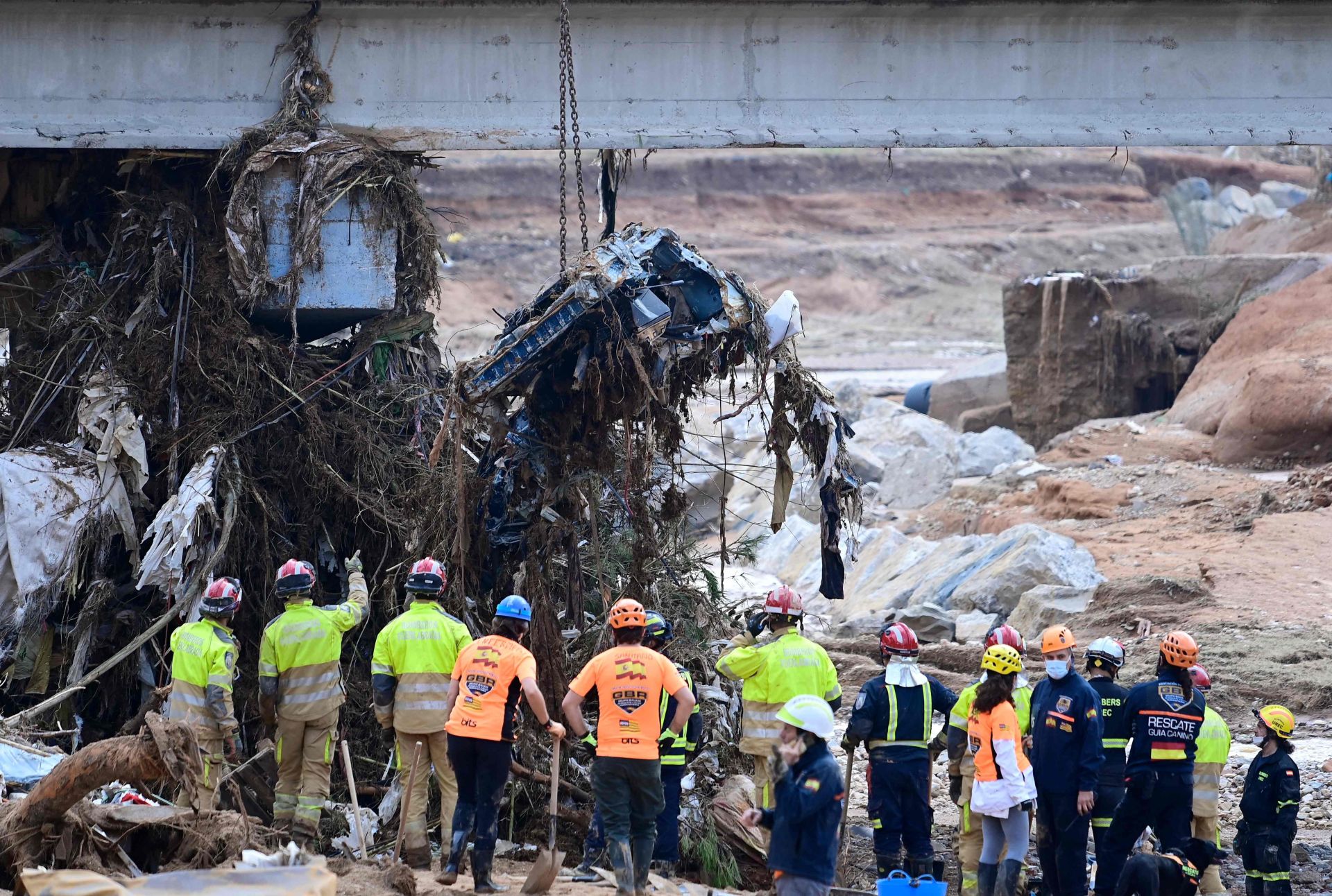 Los trabajos de rescate continúan en los pueblos de Valencia siete días después de la DANA