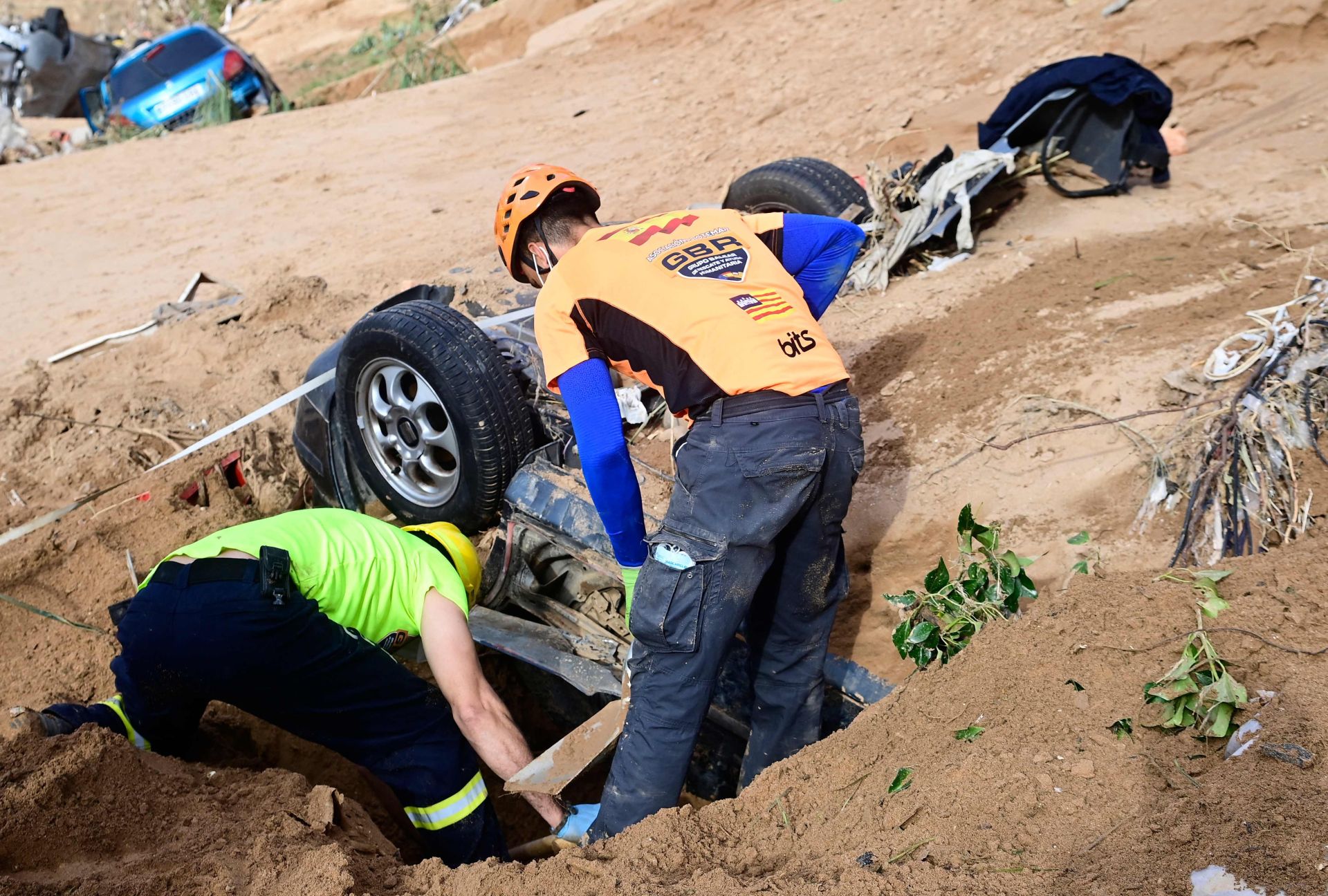 Los trabajos de rescate continúan en los pueblos de Valencia siete días después de la DANA