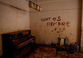 El agua destruye los recuerdos de toda una vida en las casas de miles de familias