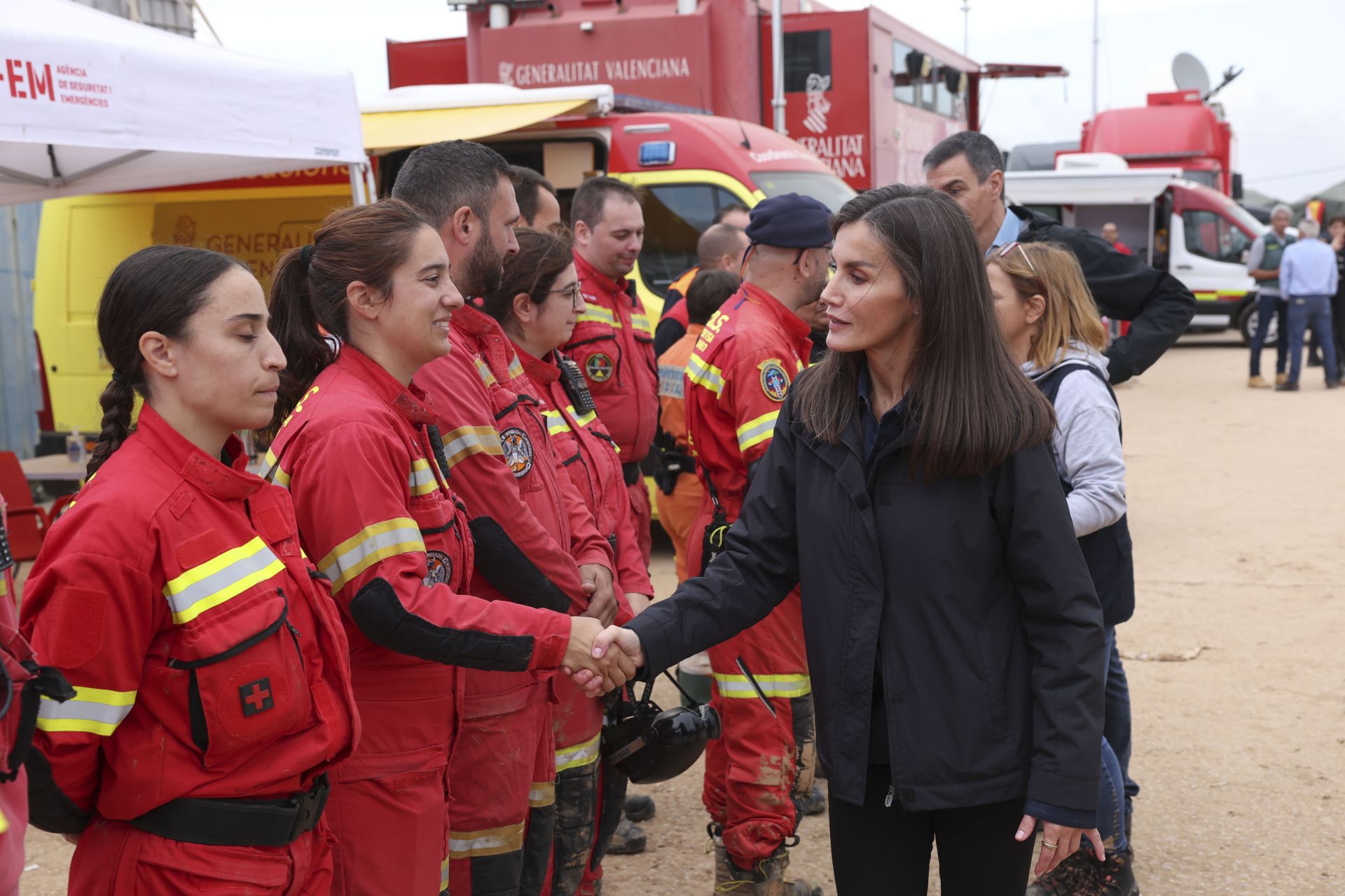 Fotos de tensión durante la visita de los Reyes, Sánchez y Mazón en Paiporta