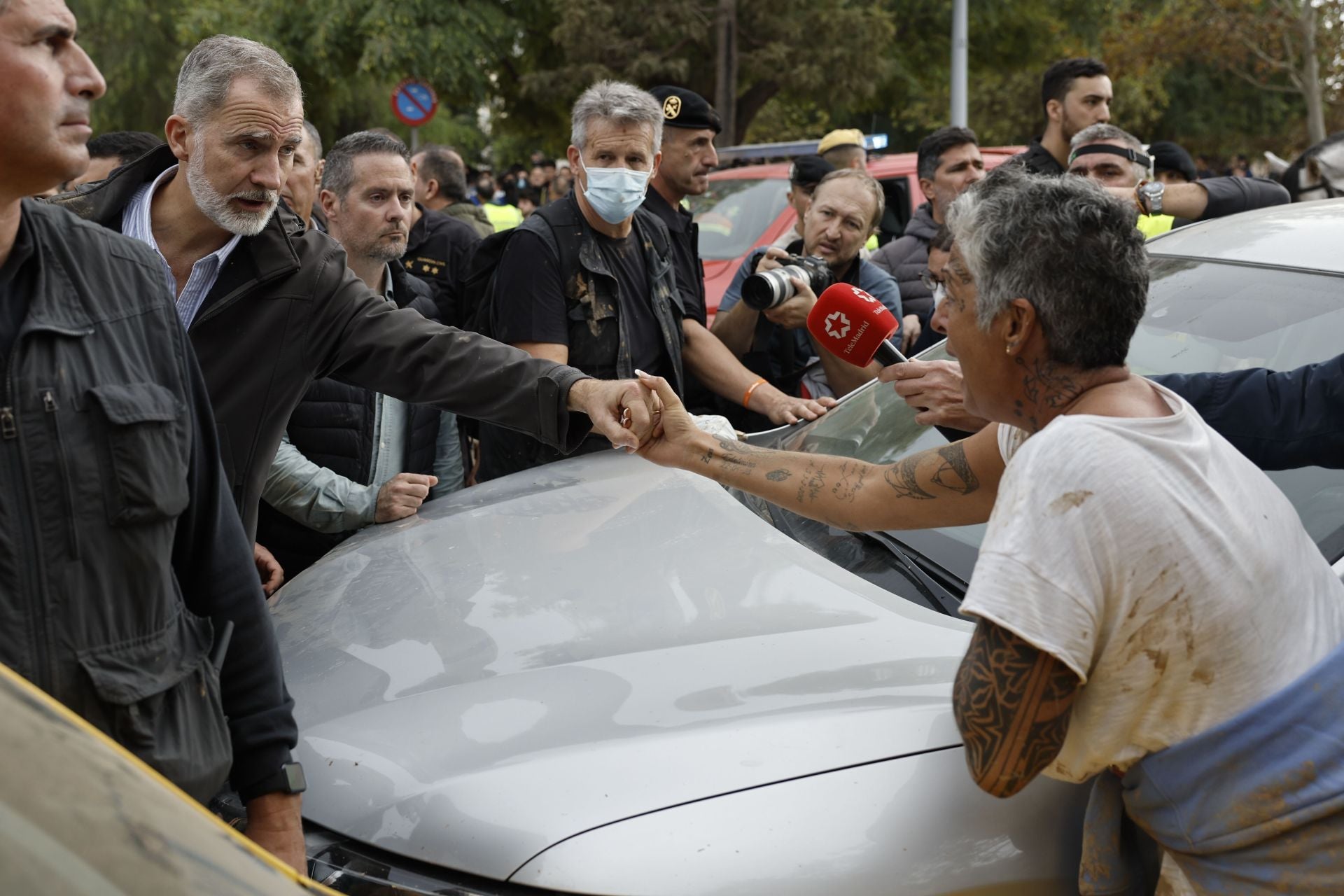 Fotos de tensión durante la visita de los Reyes, Sánchez y Mazón en Paiporta