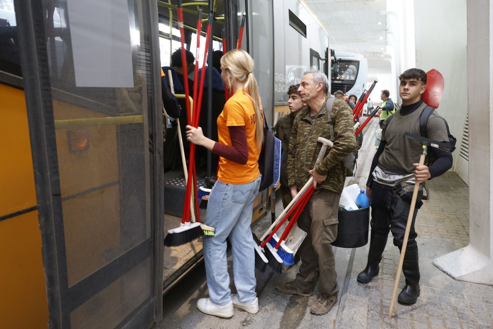 Fotos: voluntarios en la Ciudad de las Artes y las Ciencias de Valencia