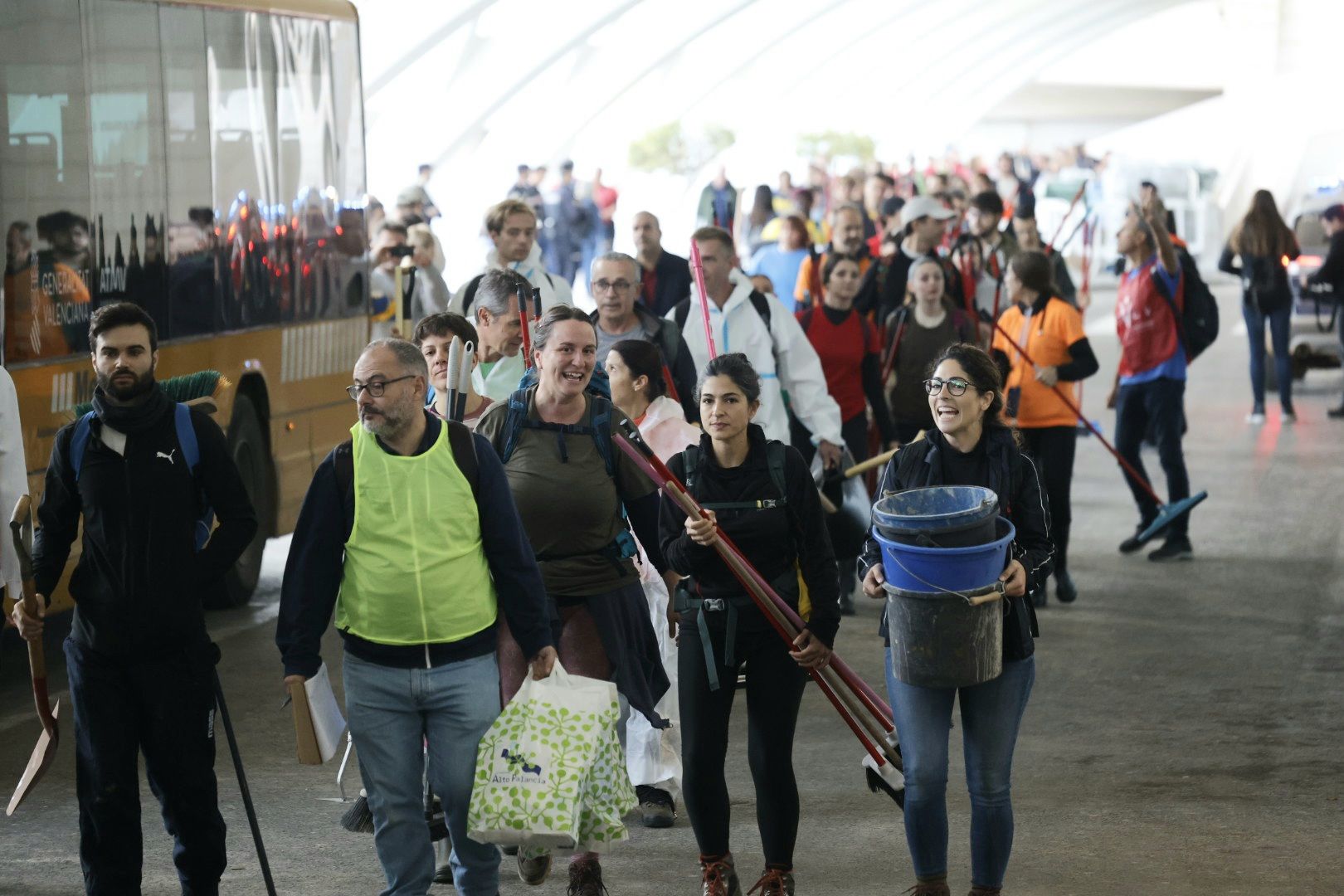 Fotos: voluntarios en la Ciudad de las Artes y las Ciencias de Valencia