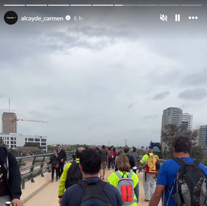 Imagen secundaria 1 - Carmen Alcayde acude a Benetúser como voluntaria y pide ayuda para encontrar a un familiar desaparecido