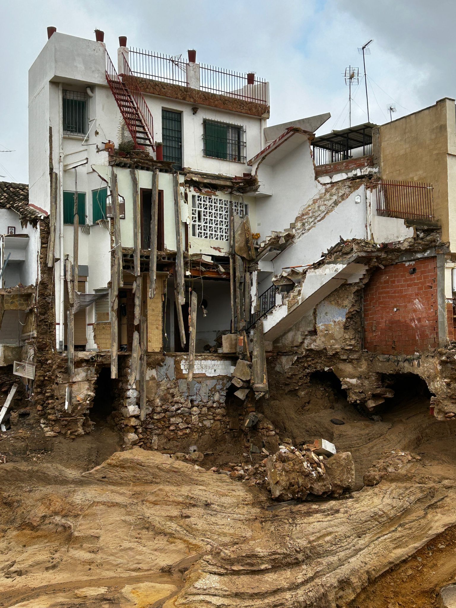 SOS en Chiva por el riesgo de derrumbes de casas y petición de ayuda a arquitectos