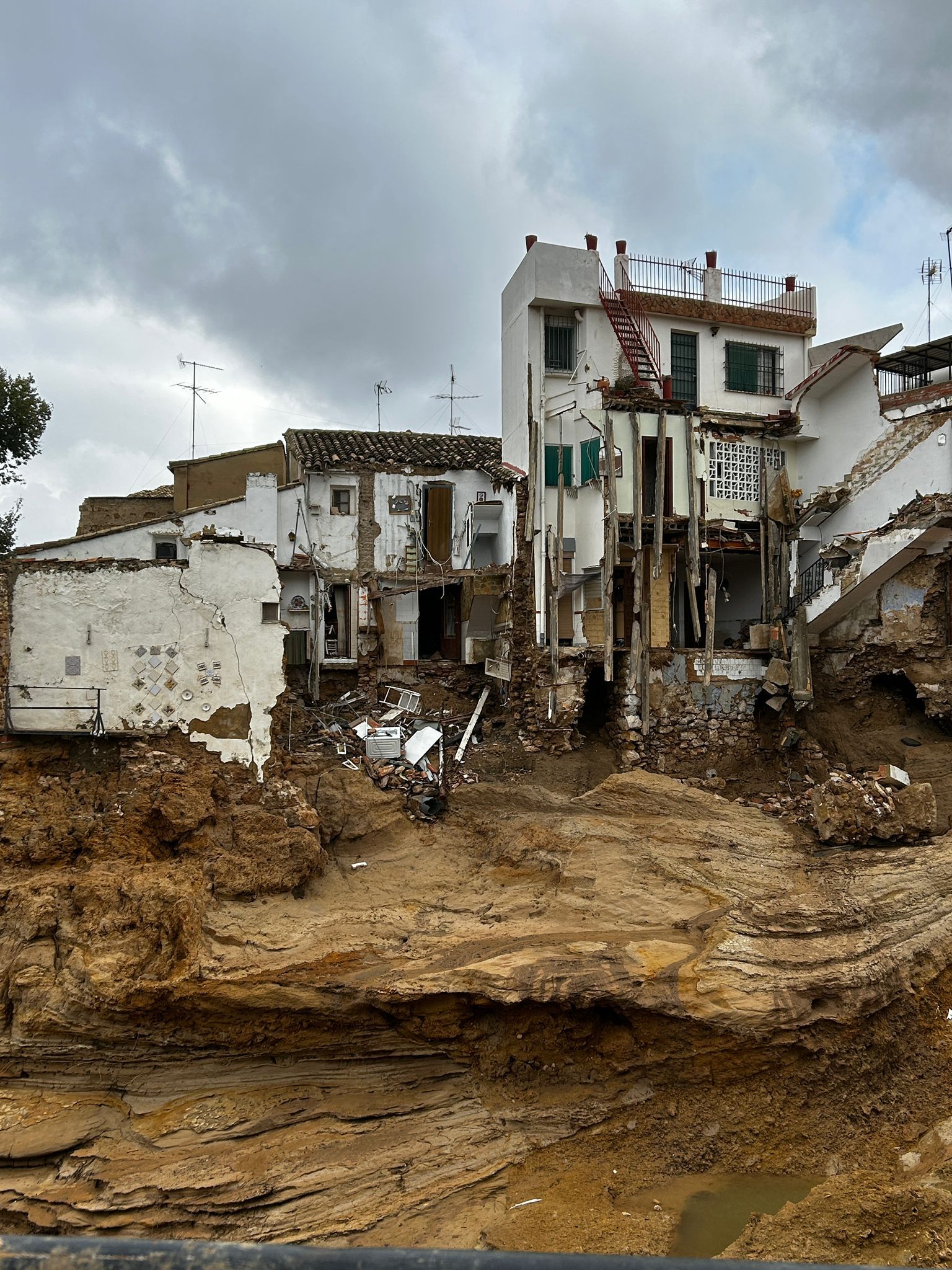 SOS en Chiva por el riesgo de derrumbes de casas y petición de ayuda a arquitectos