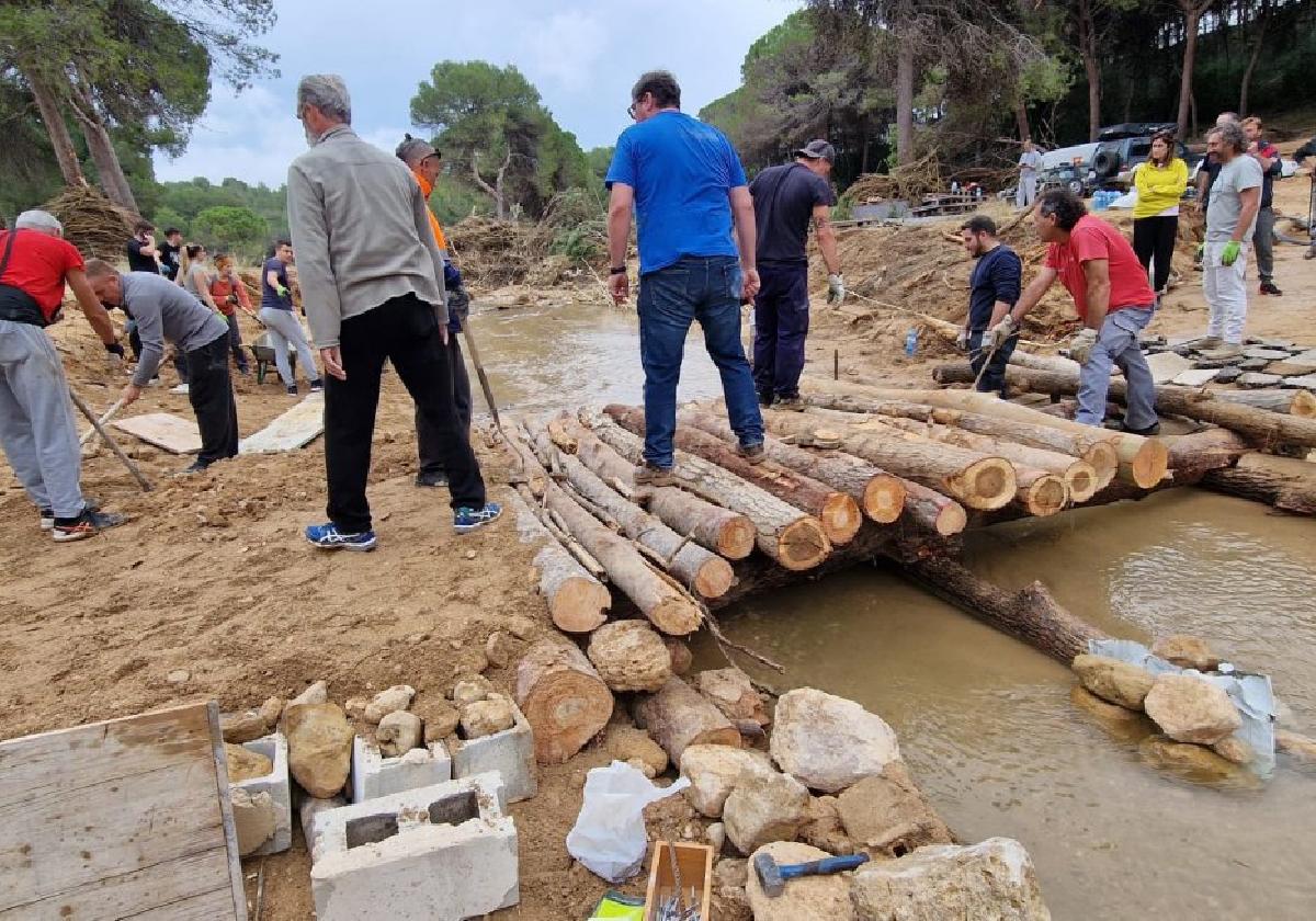 En construcciónObras de la pasarelaen Calicanto.