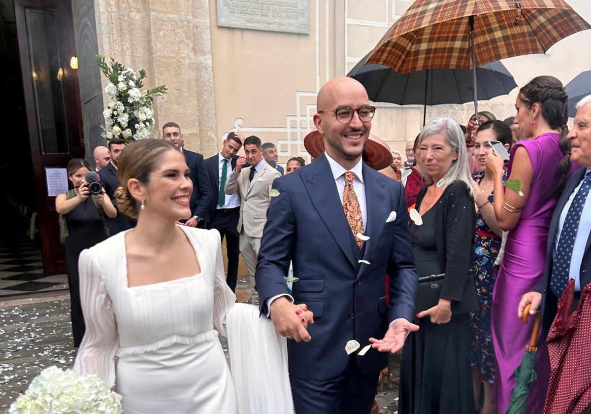 Carla y Mario, a la salida de la iglesia de Sant Jordi en Paiporta, poco más de un mes antes de la DANA.