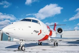 Un avión similar al que está trayendo de vuelta a casa a Ángela.