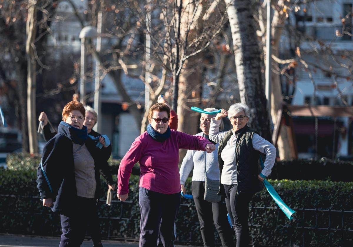 Terceros en edad, primeros en reciclar: cómo los mayores cuidan el planeta