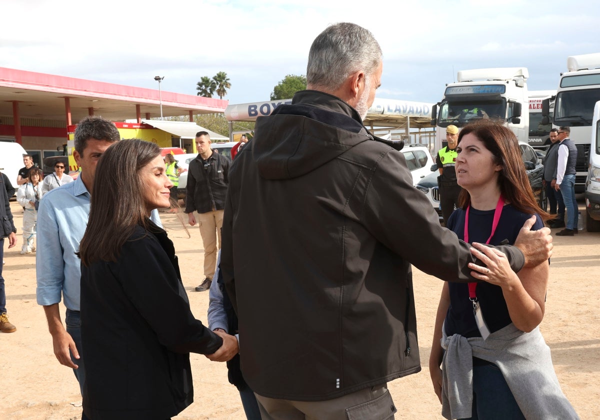 Maribel Albalat saluda a los Reyes en su visita a Paiporta del pasado domingo.