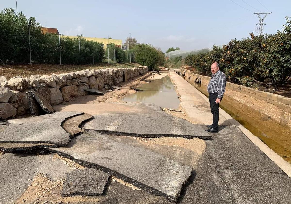 Camino rural destrozado en Alzira por la DANA.