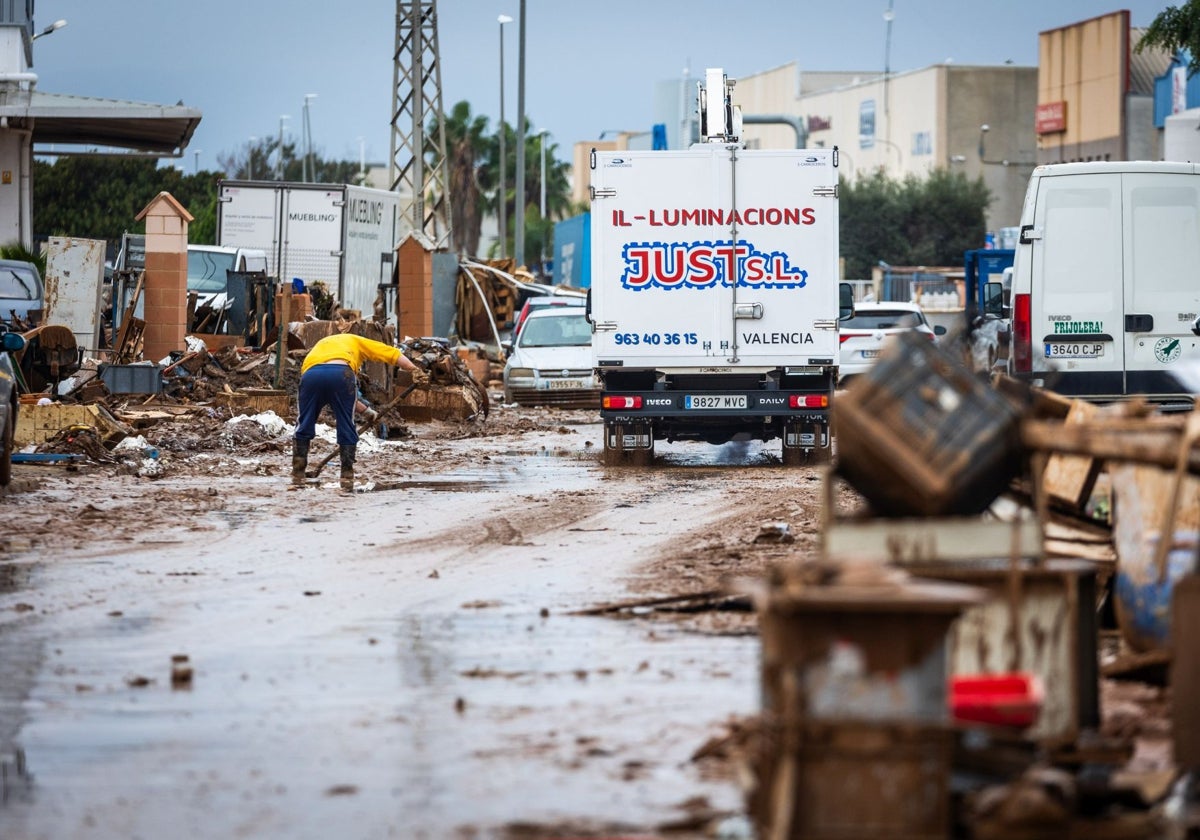 Daños de la DANA en el poligono industrial de Ribarroja del Turia.