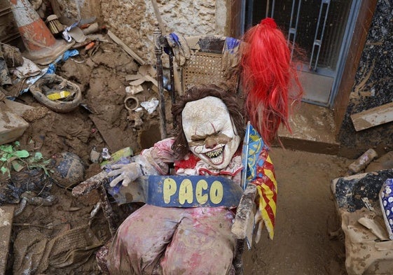 Paco, el payaso que ahora es parte de la decoración de una calle de Paiporta.