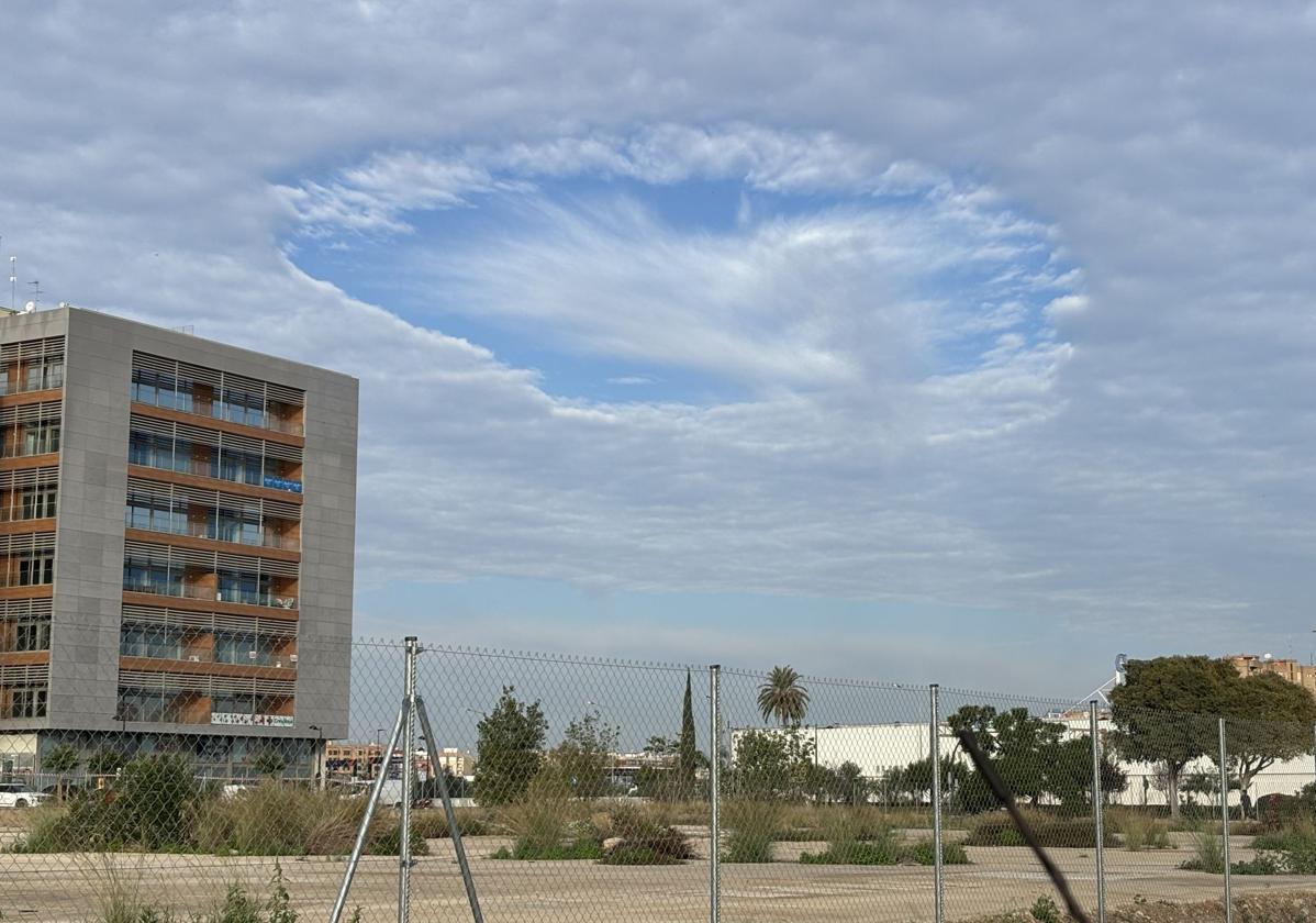 Nube 'cavum' vista desde el polígono Vara de Quart de Valencia.