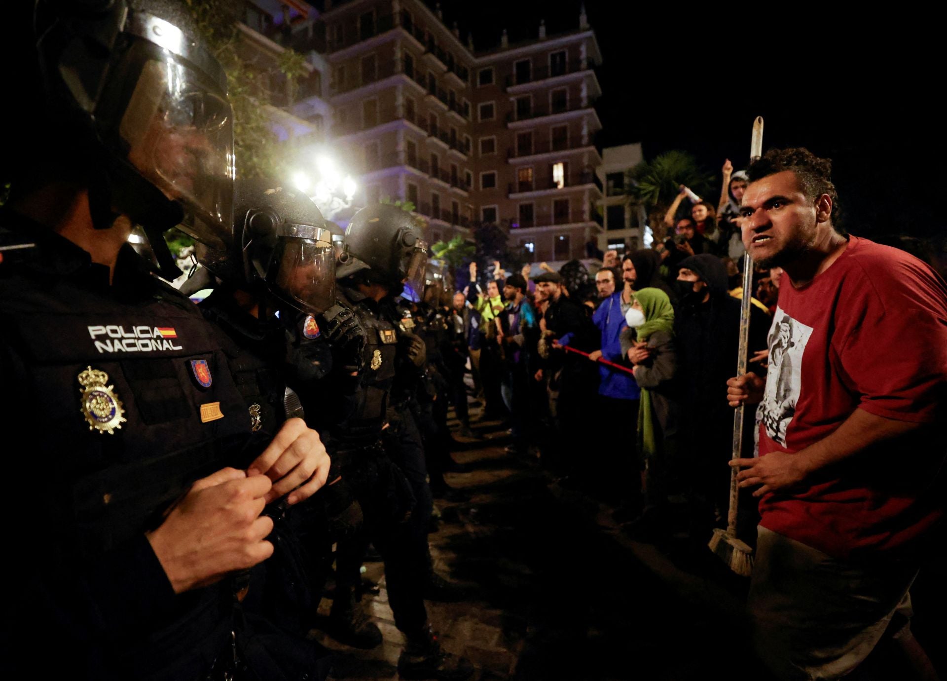 FOTOS: Altercados en la manifestación de Valencia contra la gestión de la DANA