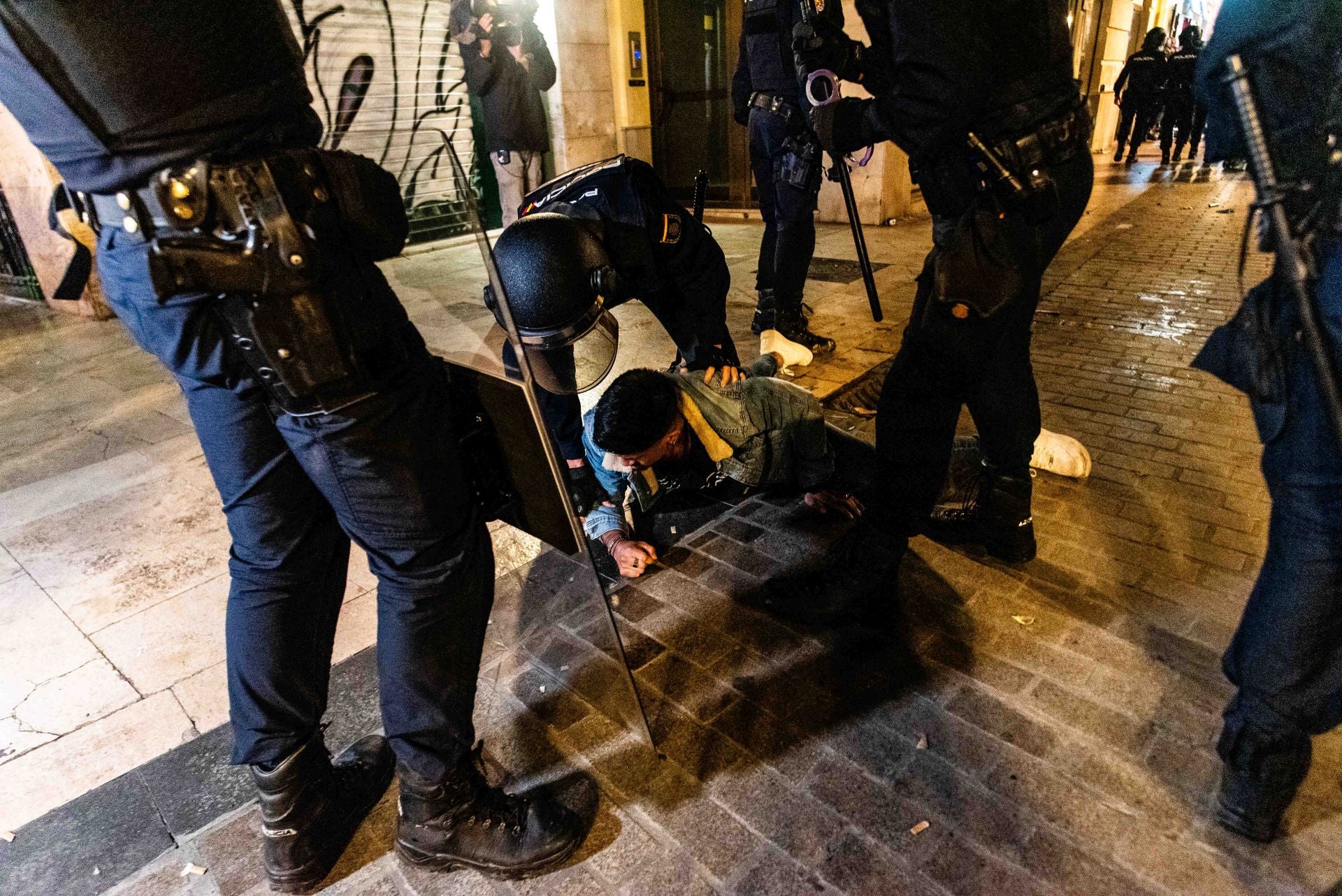 FOTOS: Altercados en la manifestación de Valencia contra la gestión de la DANA