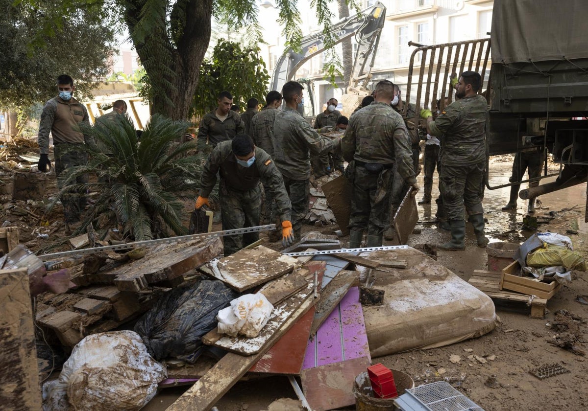 Militares trabajando en las zonas afectadas por la DANA.