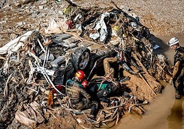 Agentes de la Guardia Civil en labores de búsqueda de desaparecidos.