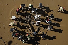 La lucha contra el lodo en Valencia