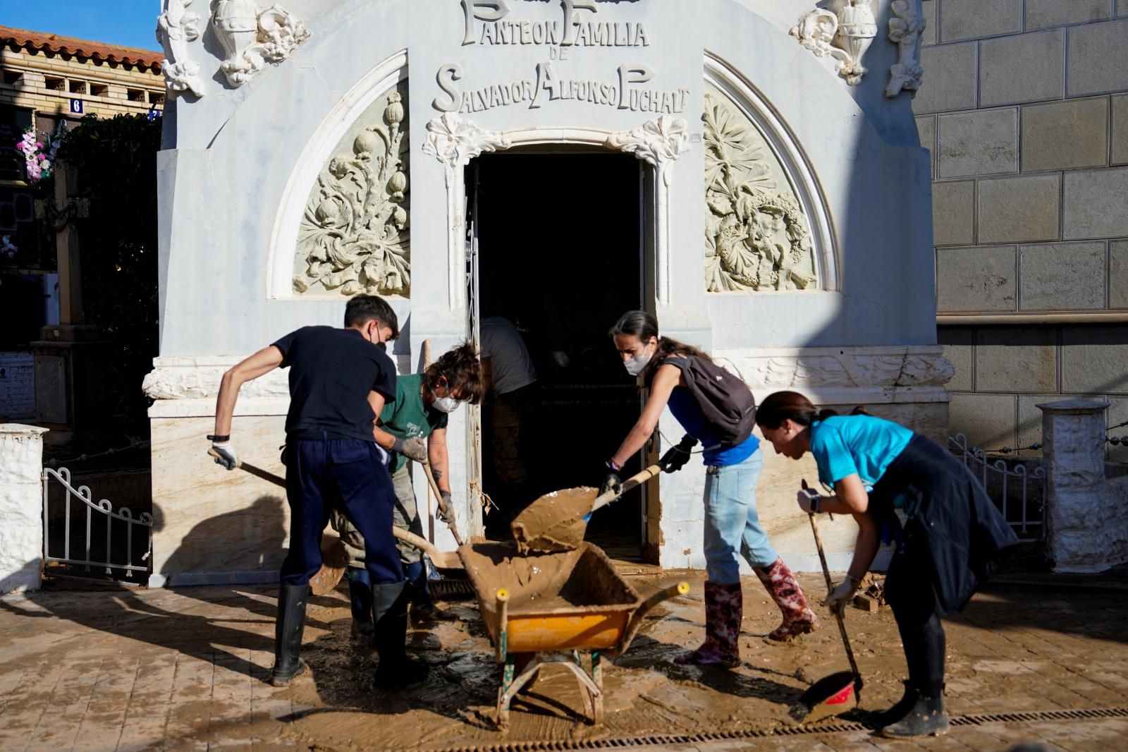 La lucha contra el lodo en Valencia